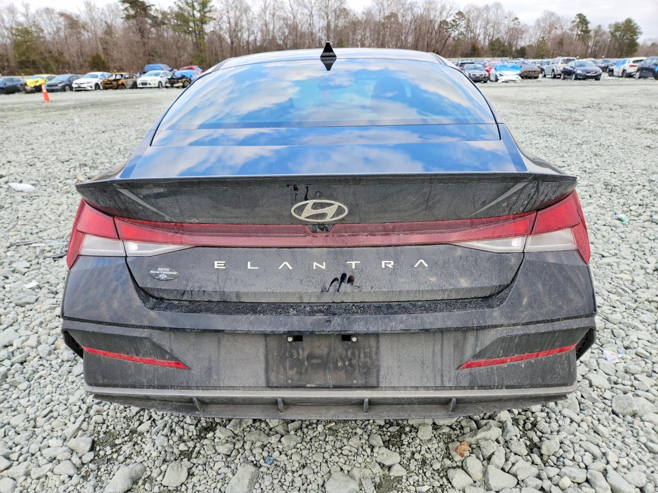 2025 HYUNDAI ELANTRA SEL SPORT photo 11