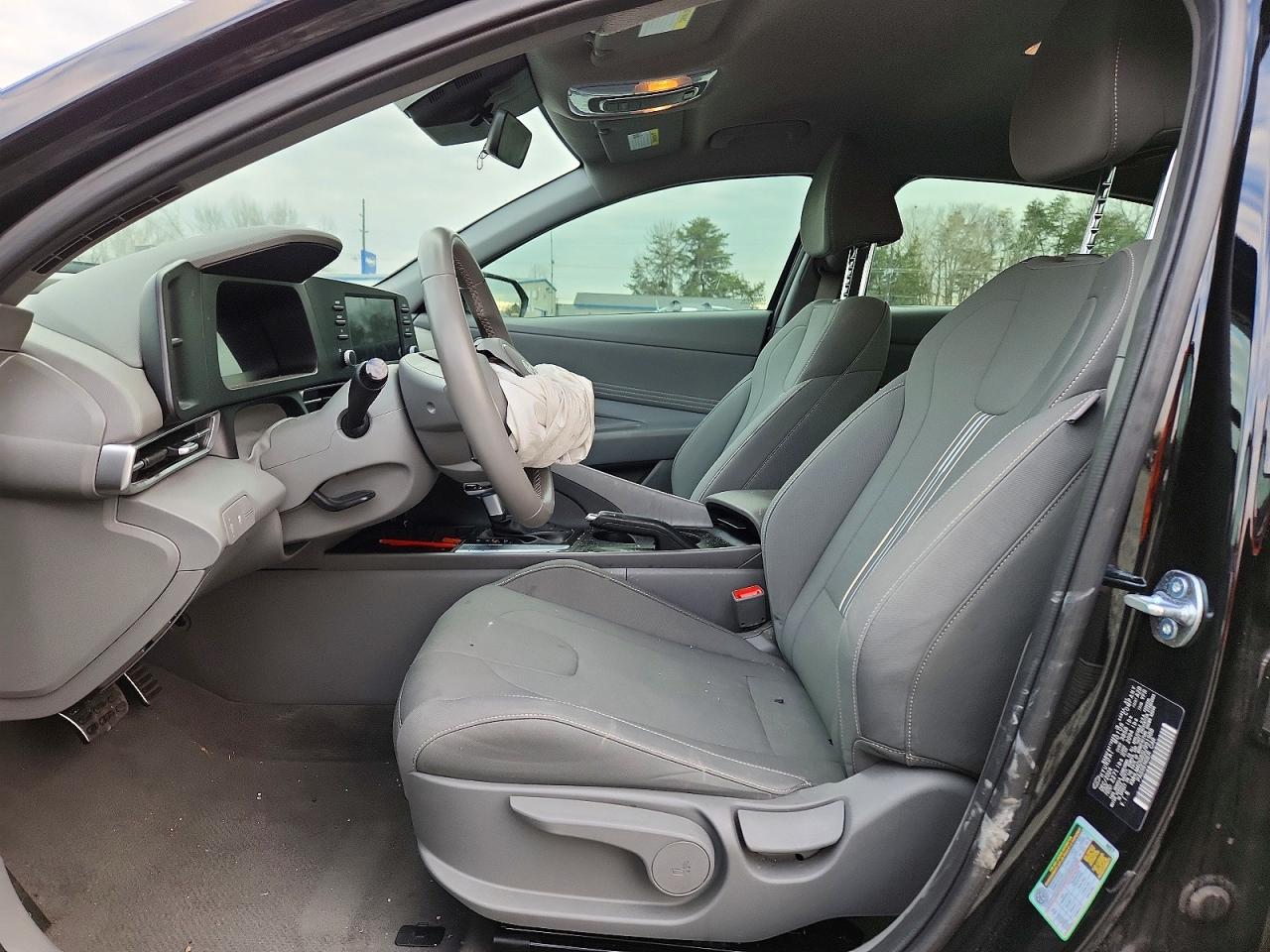 2025 HYUNDAI ELANTRA SEL SPORT photo 13