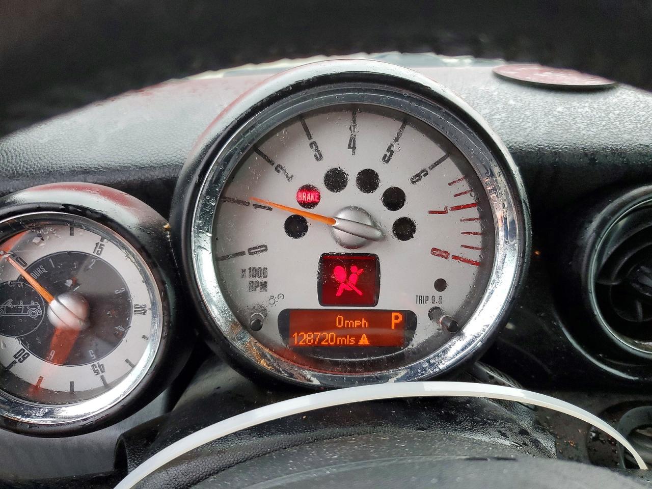 2011 MINI COOPER S photo 9