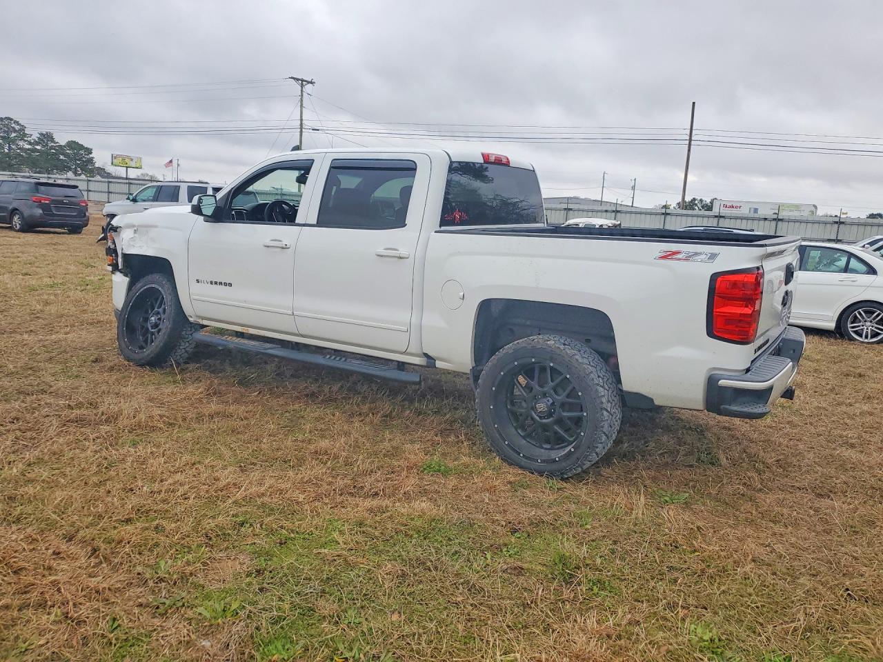 2017 CHEVROLET SILVERADO K1500 LT photo 2