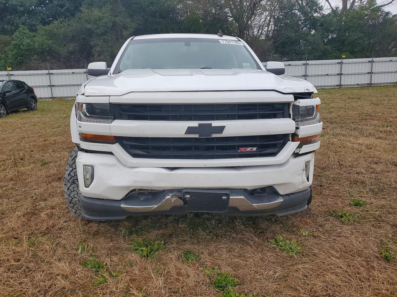 2017 CHEVROLET SILVERADO K1500 LT photo 5