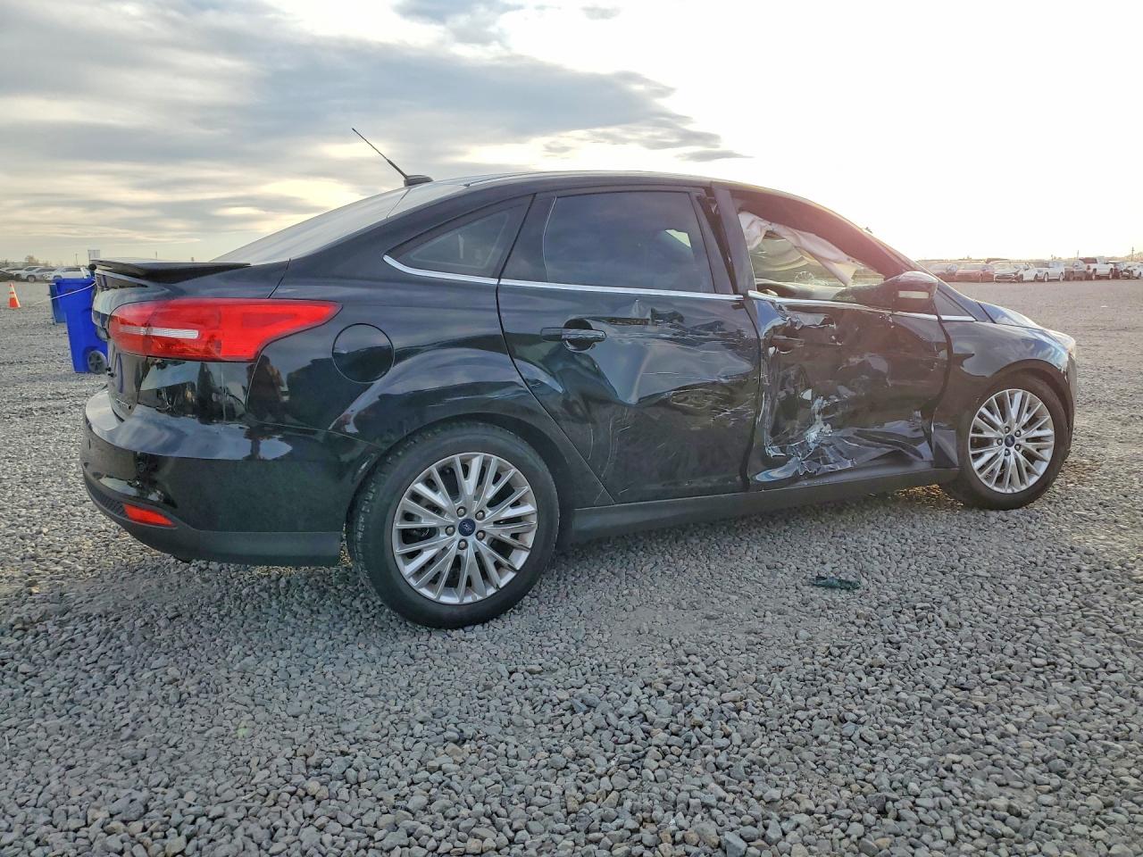 2018 FORD FOCUS TITANIUM photo 3