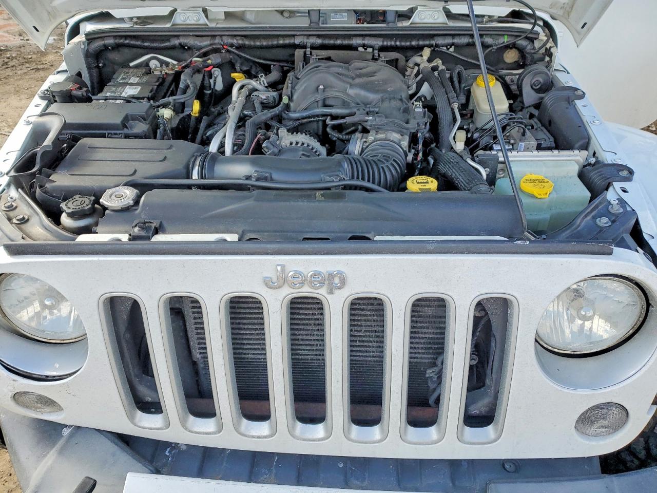 2016 JEEP WRANGLER SAHARA photo 31
