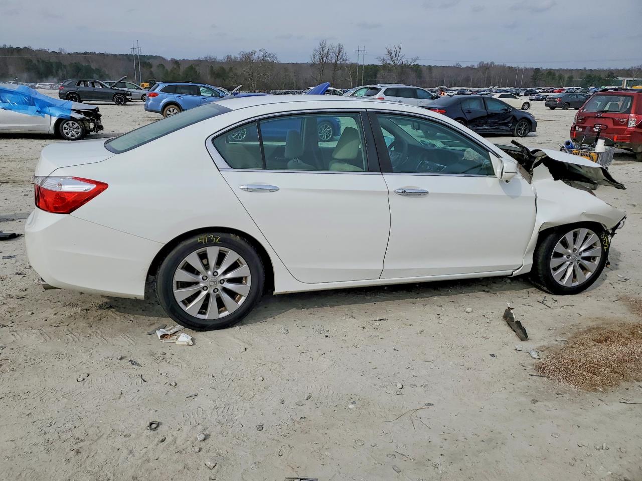 2014 HONDA ACCORD photo 5