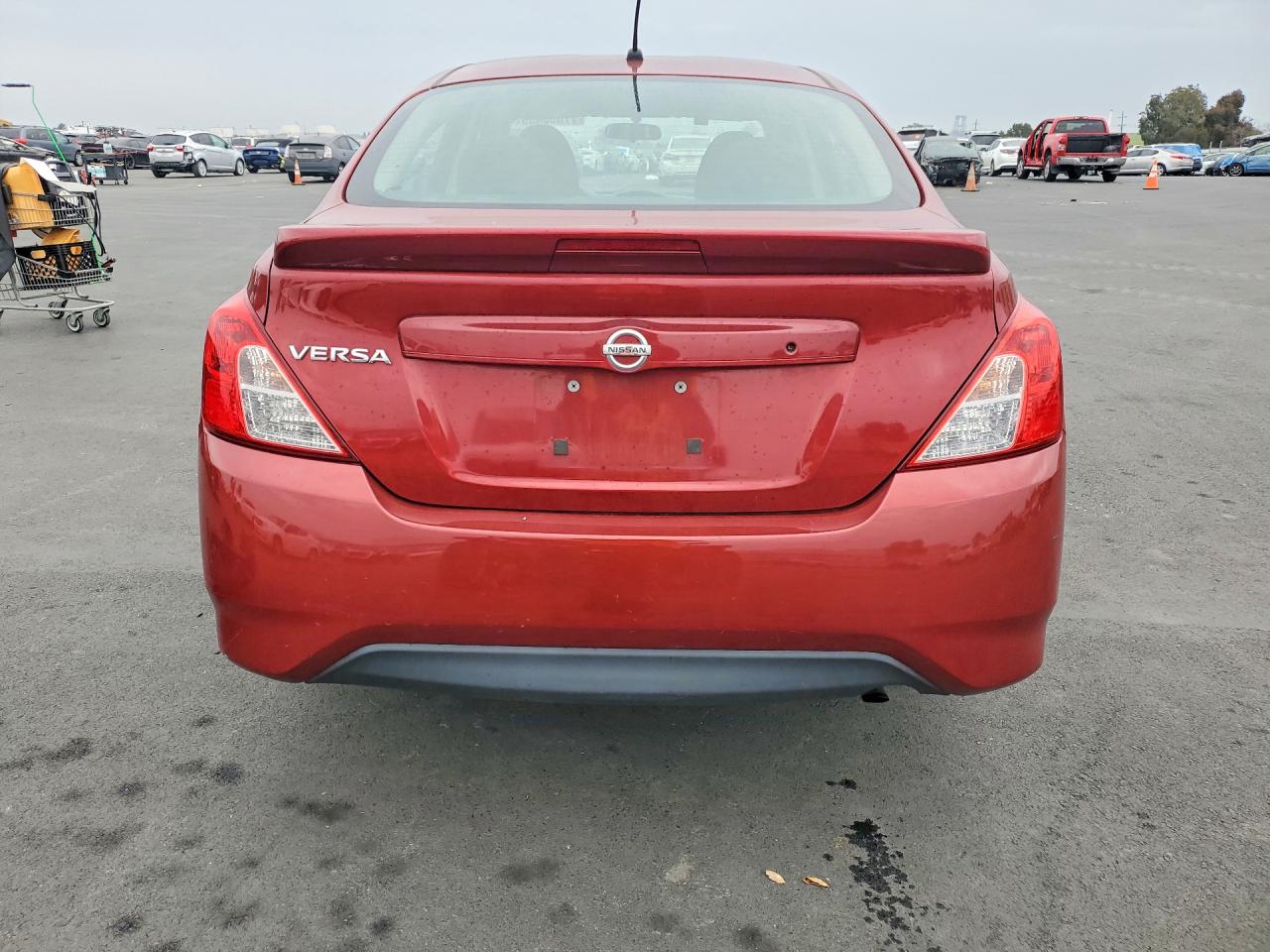 2018 NISSAN VERSA photo 6