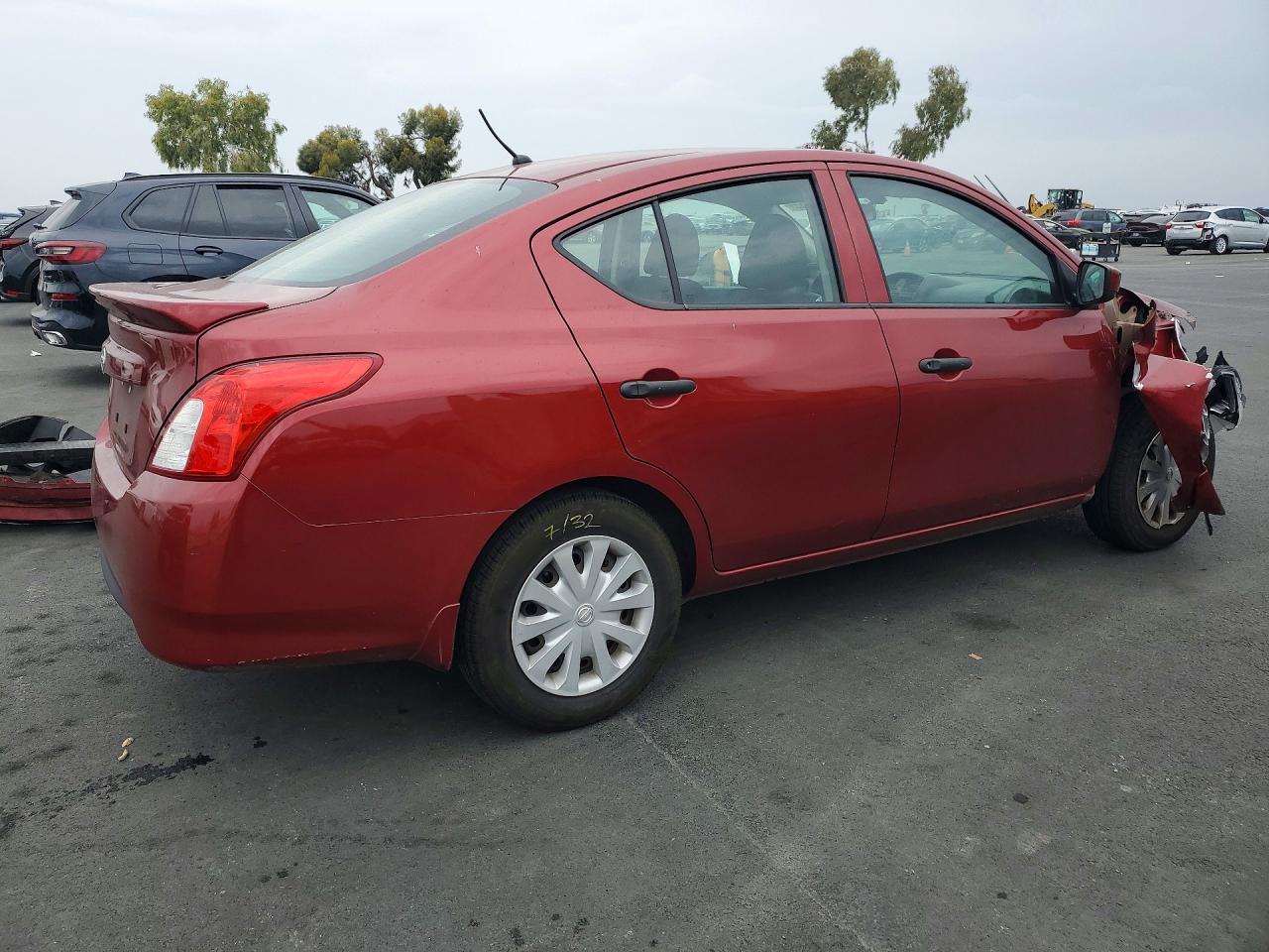 2018 NISSAN VERSA photo 3