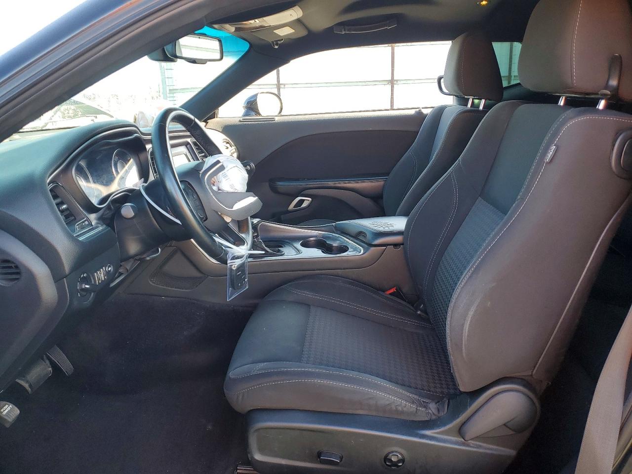 2016 DODGE CHALLENGER SXT photo 19