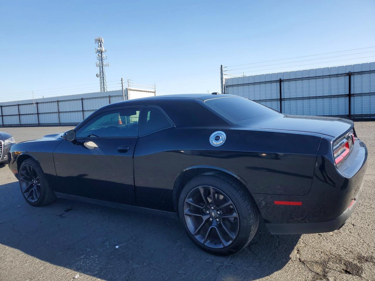 2016 DODGE CHALLENGER SXT photo 4