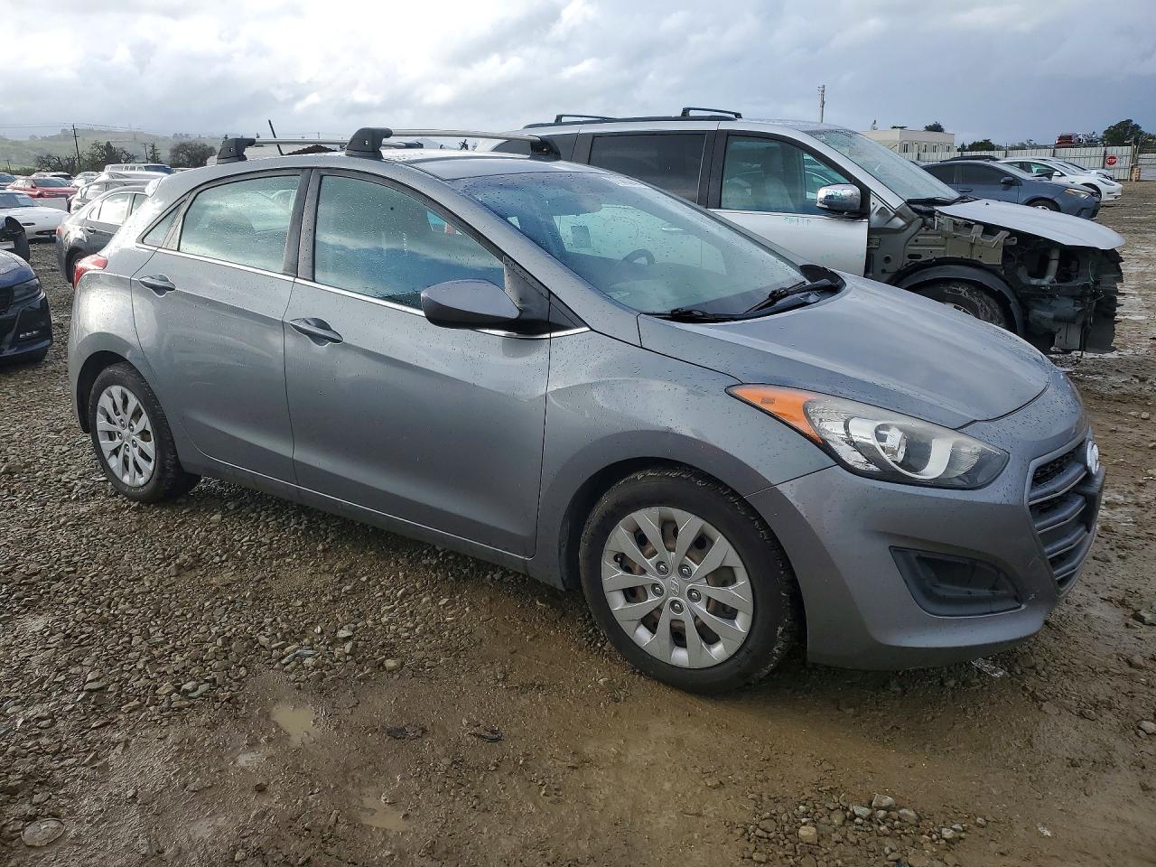 2017 HYUNDAI ELANTRA GT photo 7
