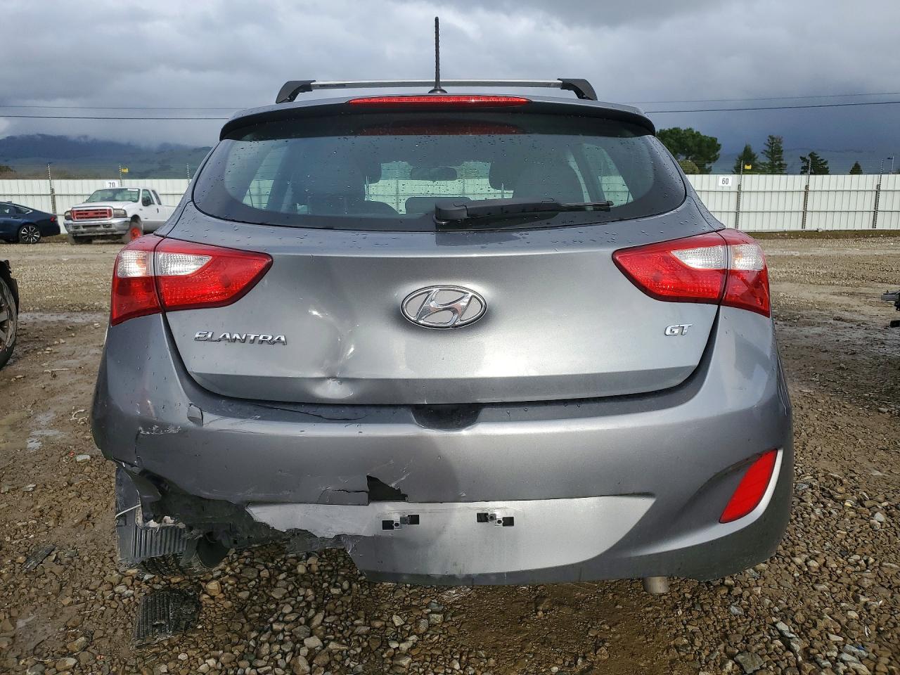 2017 HYUNDAI ELANTRA GT photo 11