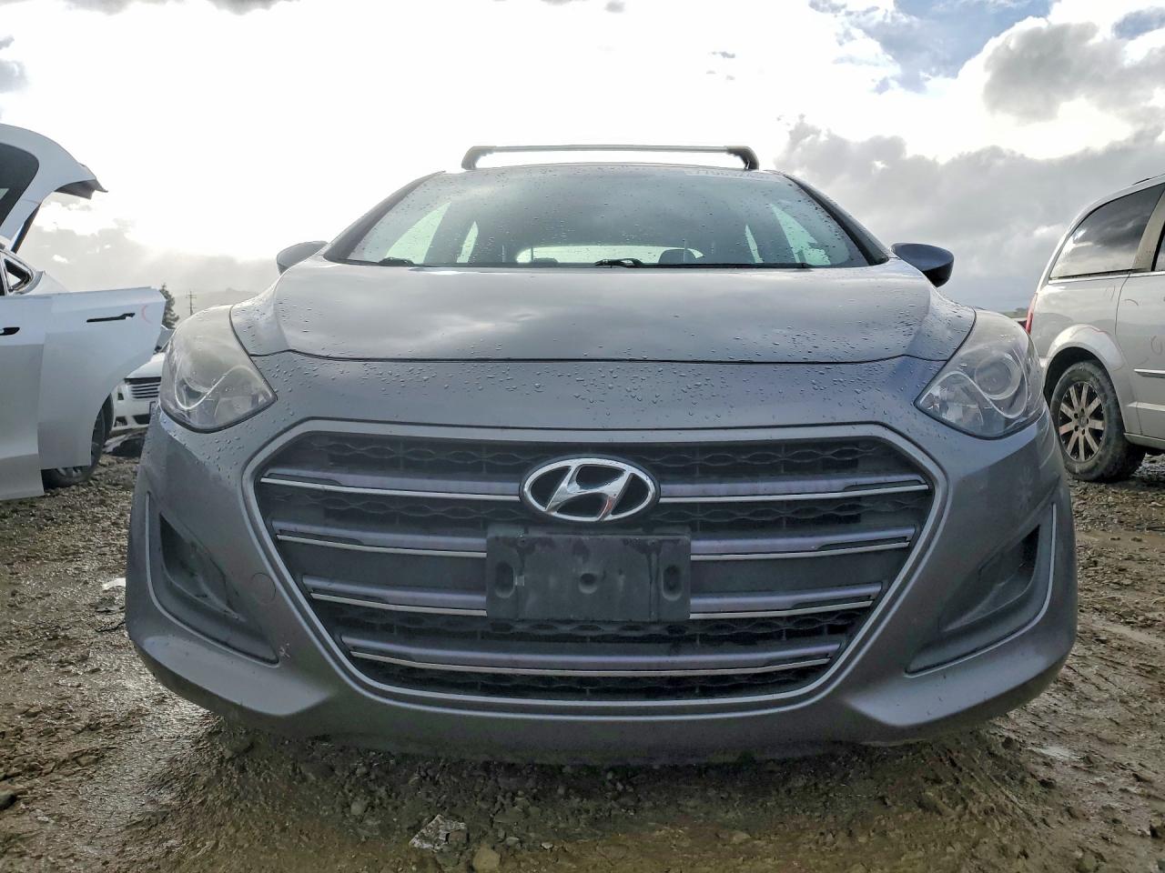 2017 HYUNDAI ELANTRA GT photo 9