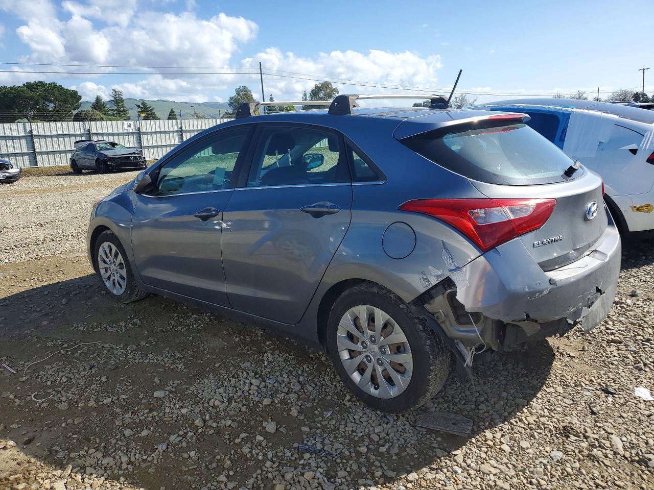2017 HYUNDAI ELANTRA GT photo 3