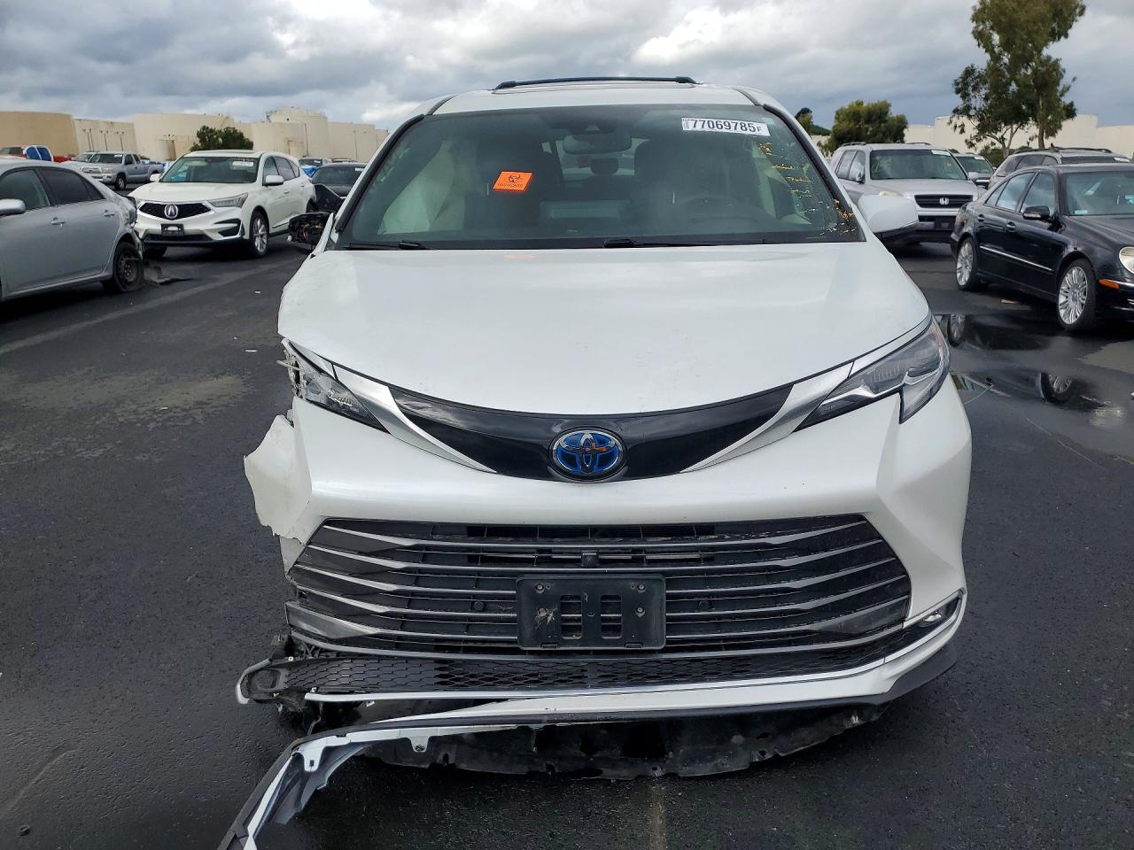 2022 TOYOTA SIENNA photo 5
