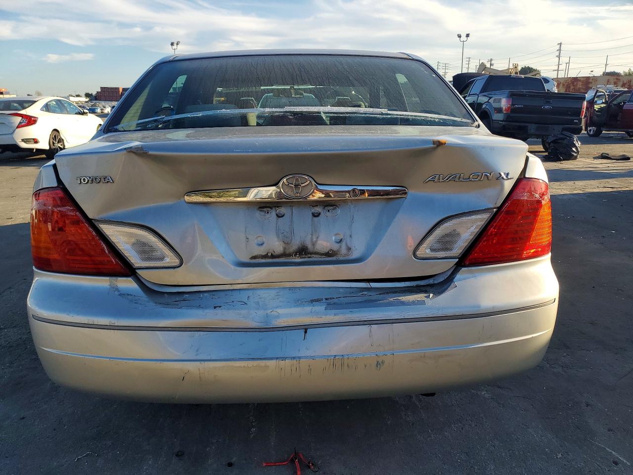 2002 TOYOTA AVALON XL photo 6