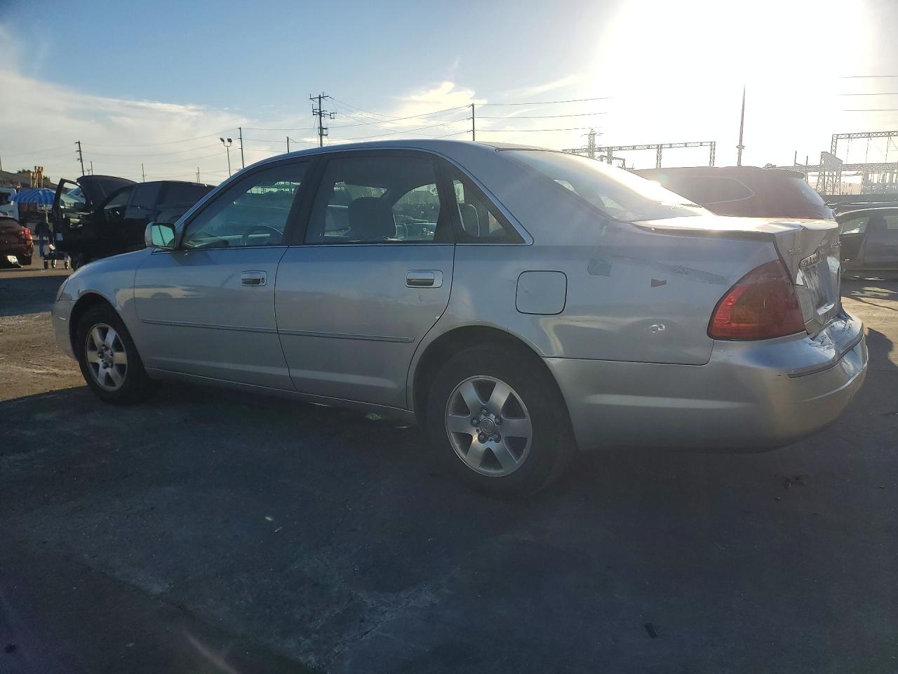 2002 TOYOTA AVALON XL photo 2
