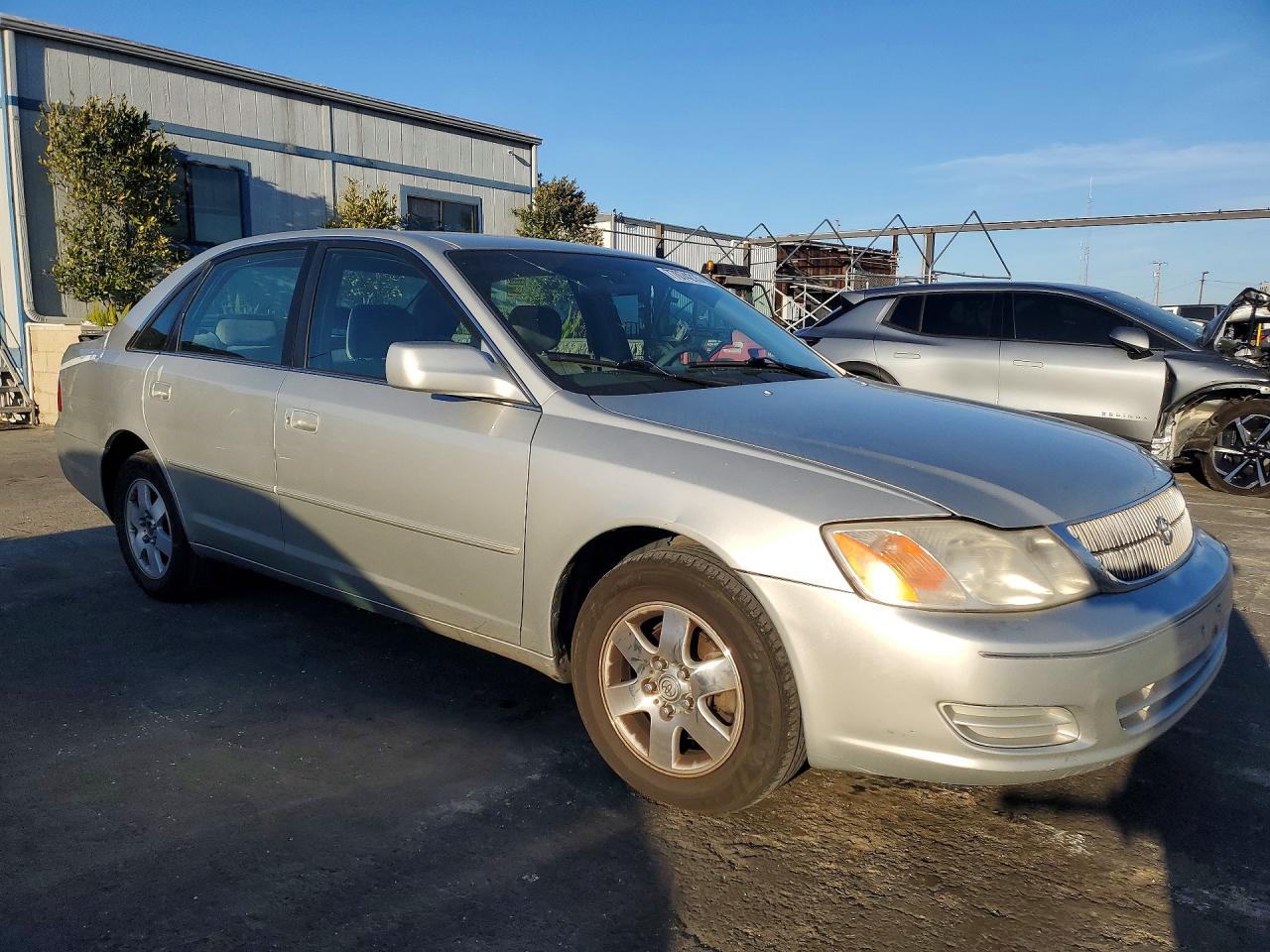 2002 TOYOTA AVALON XL photo 4