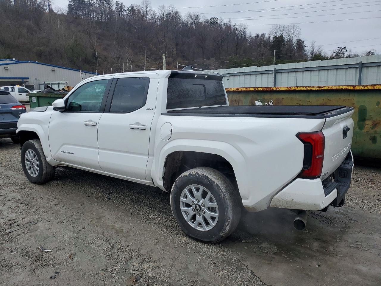 2024 TOYOTA TACOMA photo 2