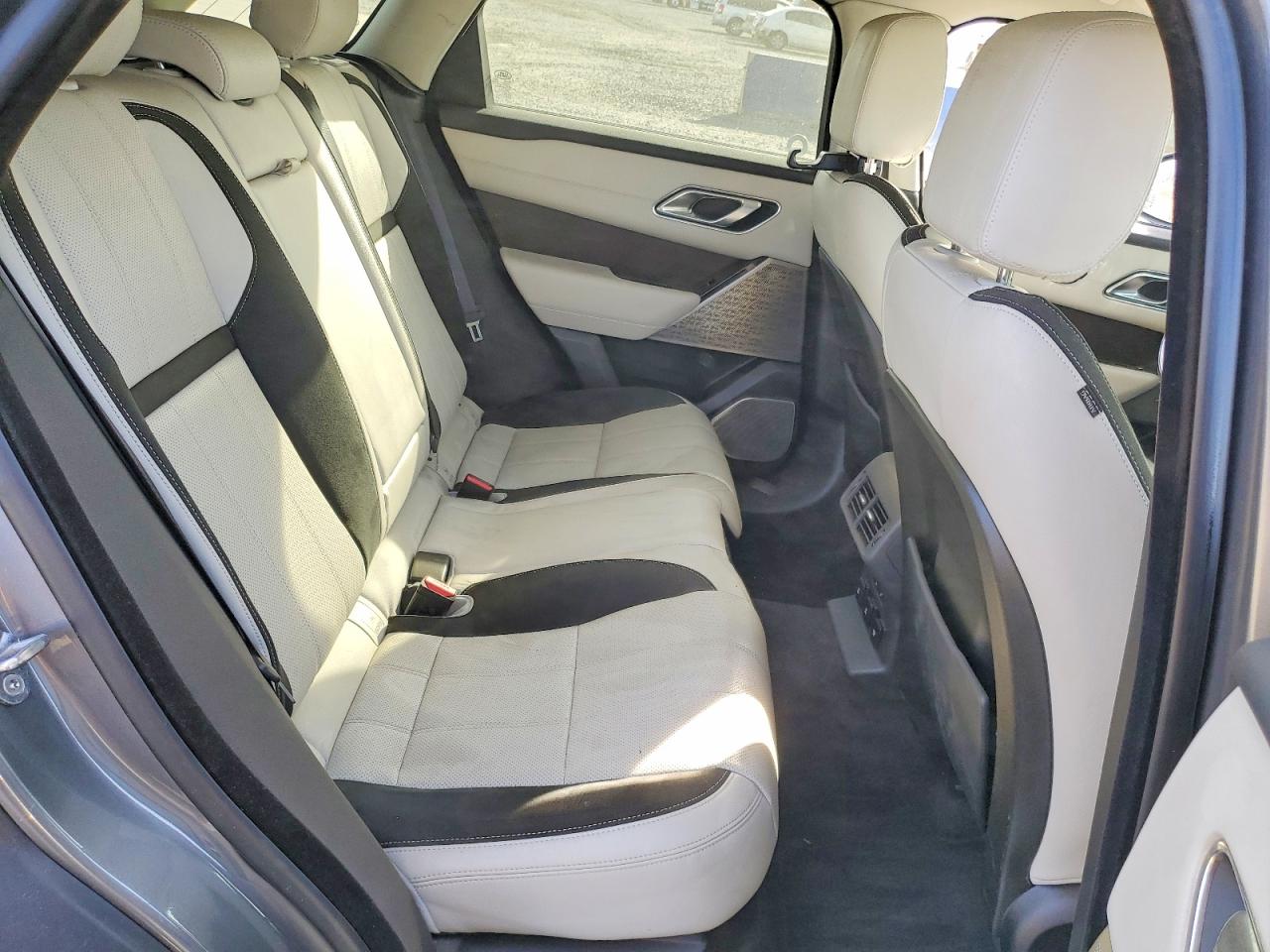 2018 LAND ROVER RANGE ROVER VELAR R-DYNAMIC SE photo 11