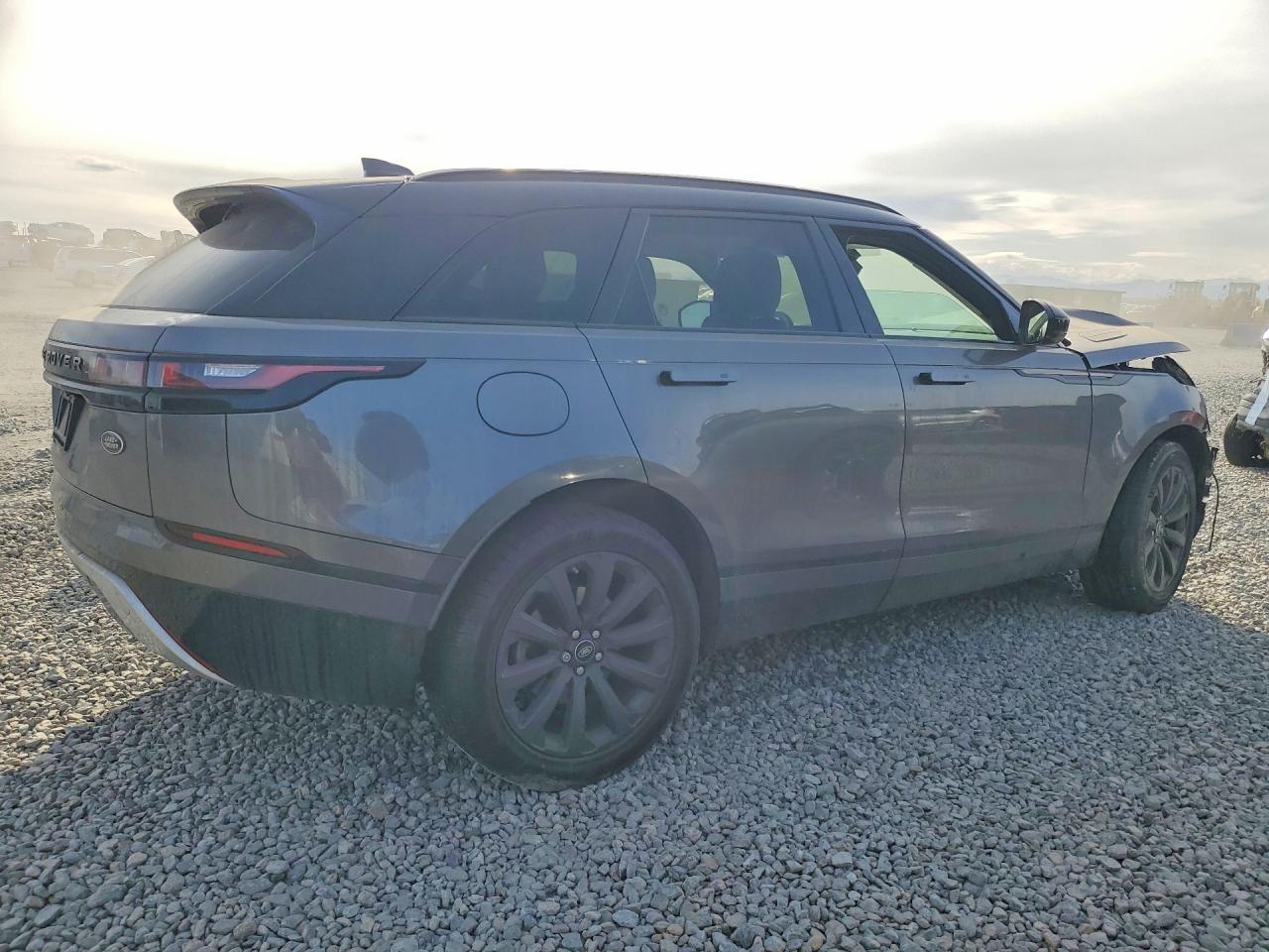 2018 LAND ROVER RANGE ROVER VELAR R-DYNAMIC SE photo 3