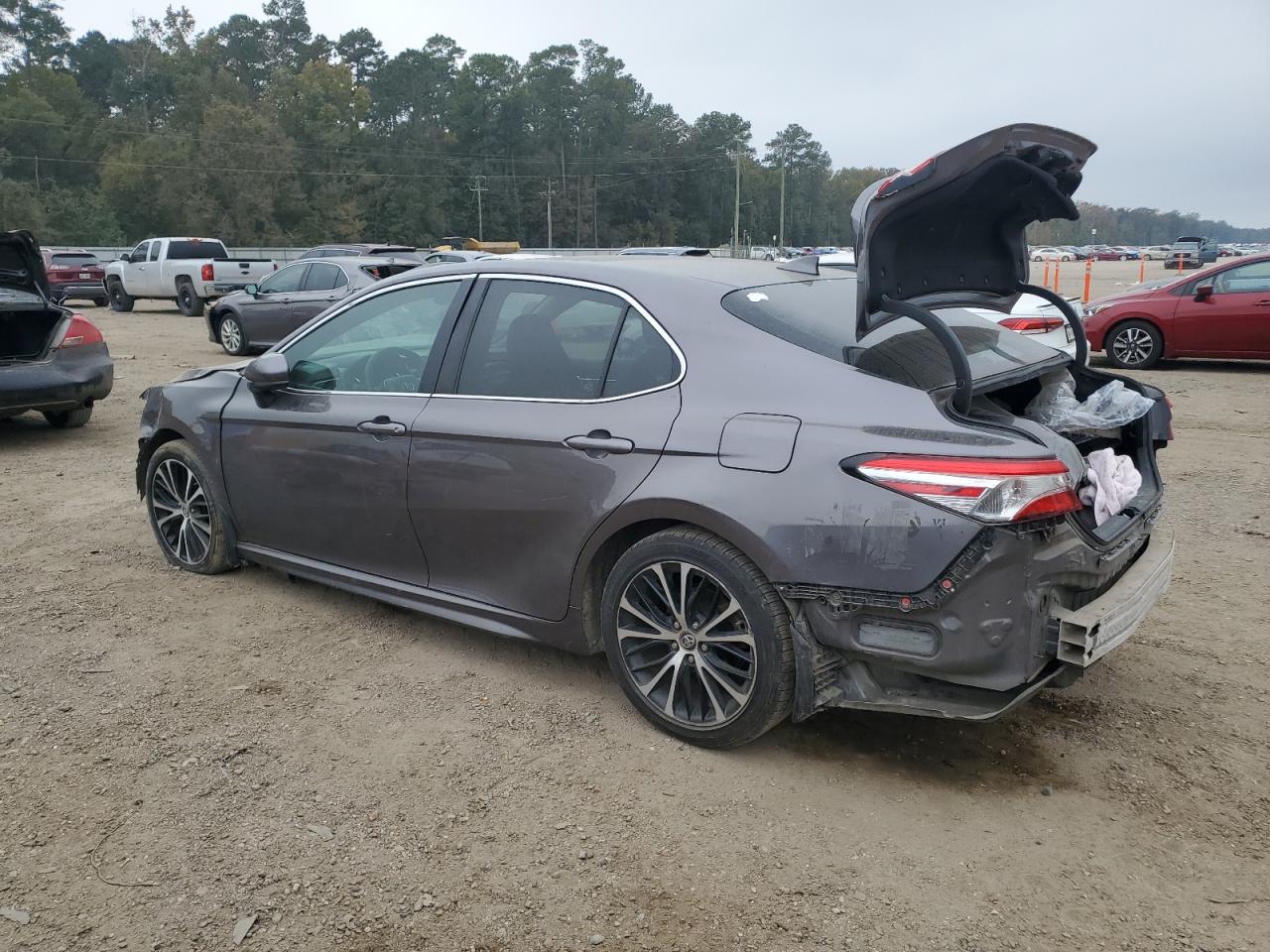 2020 TOYOTA CAMRY SE photo 4