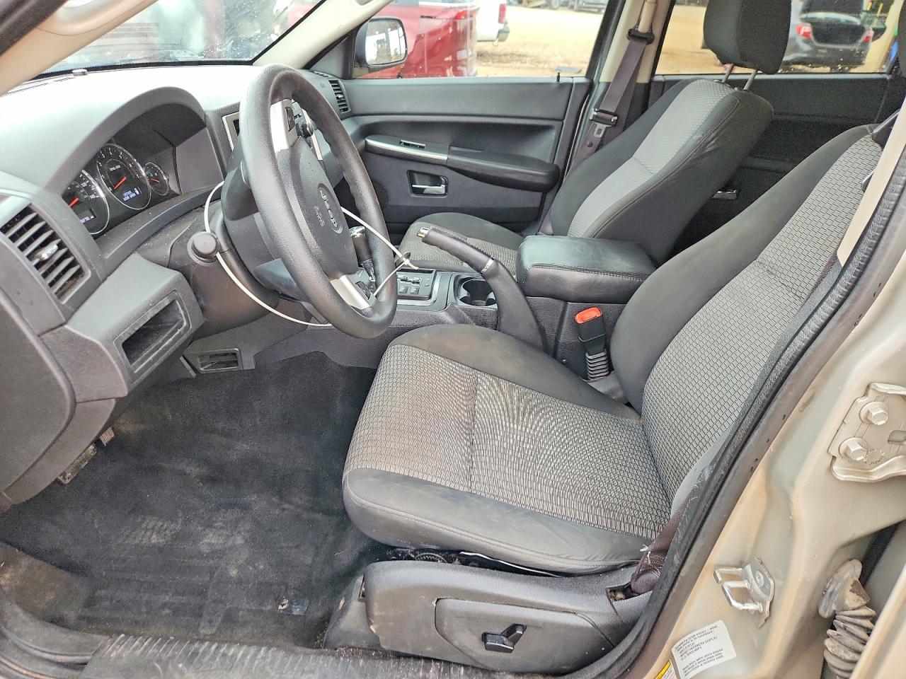 2009 JEEP GRAND CHEROKEE LAREDO photo 13