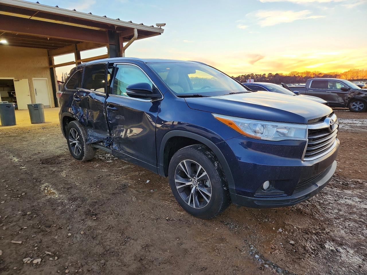 2016 TOYOTA HIGHLANDER XLE photo 4