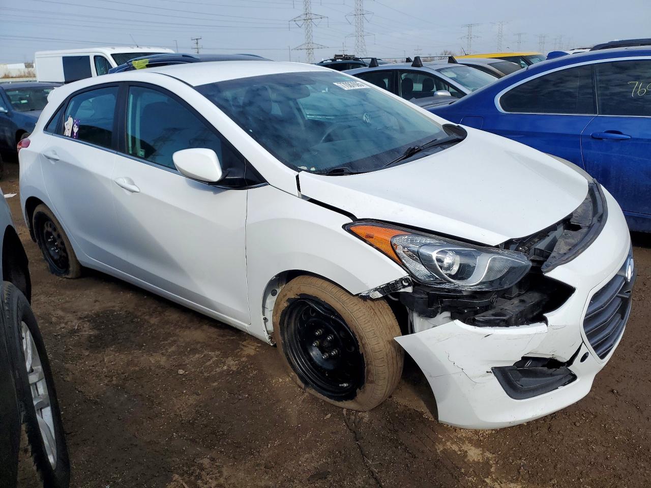 2017 HYUNDAI ELANTRA GT photo 4