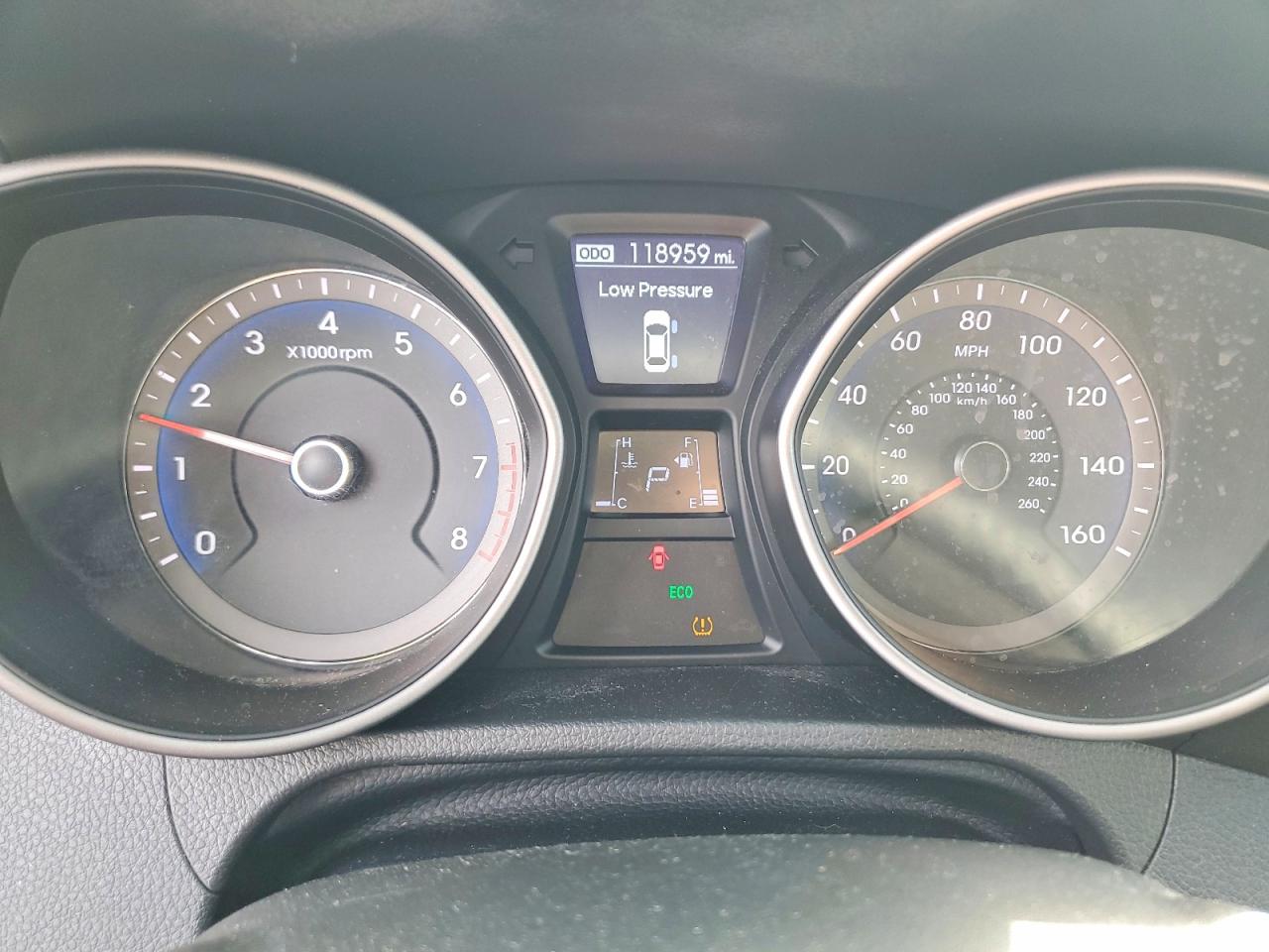 2017 HYUNDAI ELANTRA GT photo 9