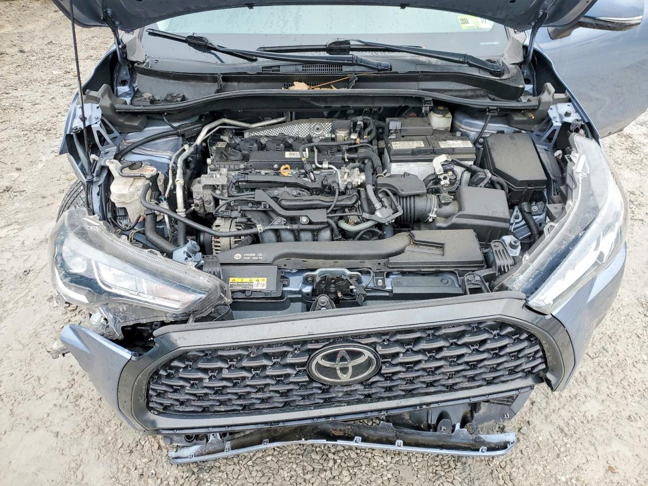 2022 TOYOTA COROLLA CROSS LE photo 11