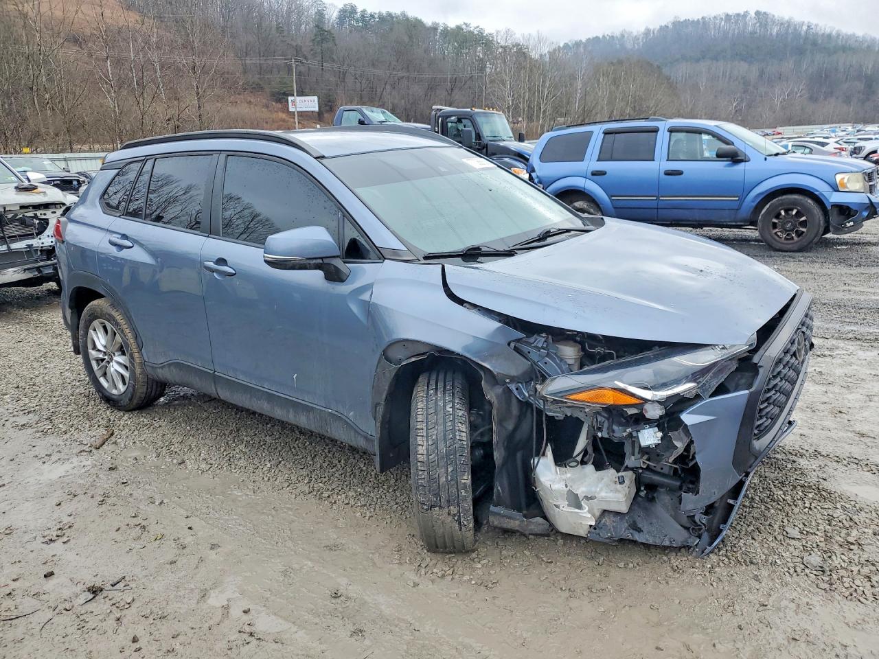 2022 TOYOTA COROLLA CROSS LE photo 4