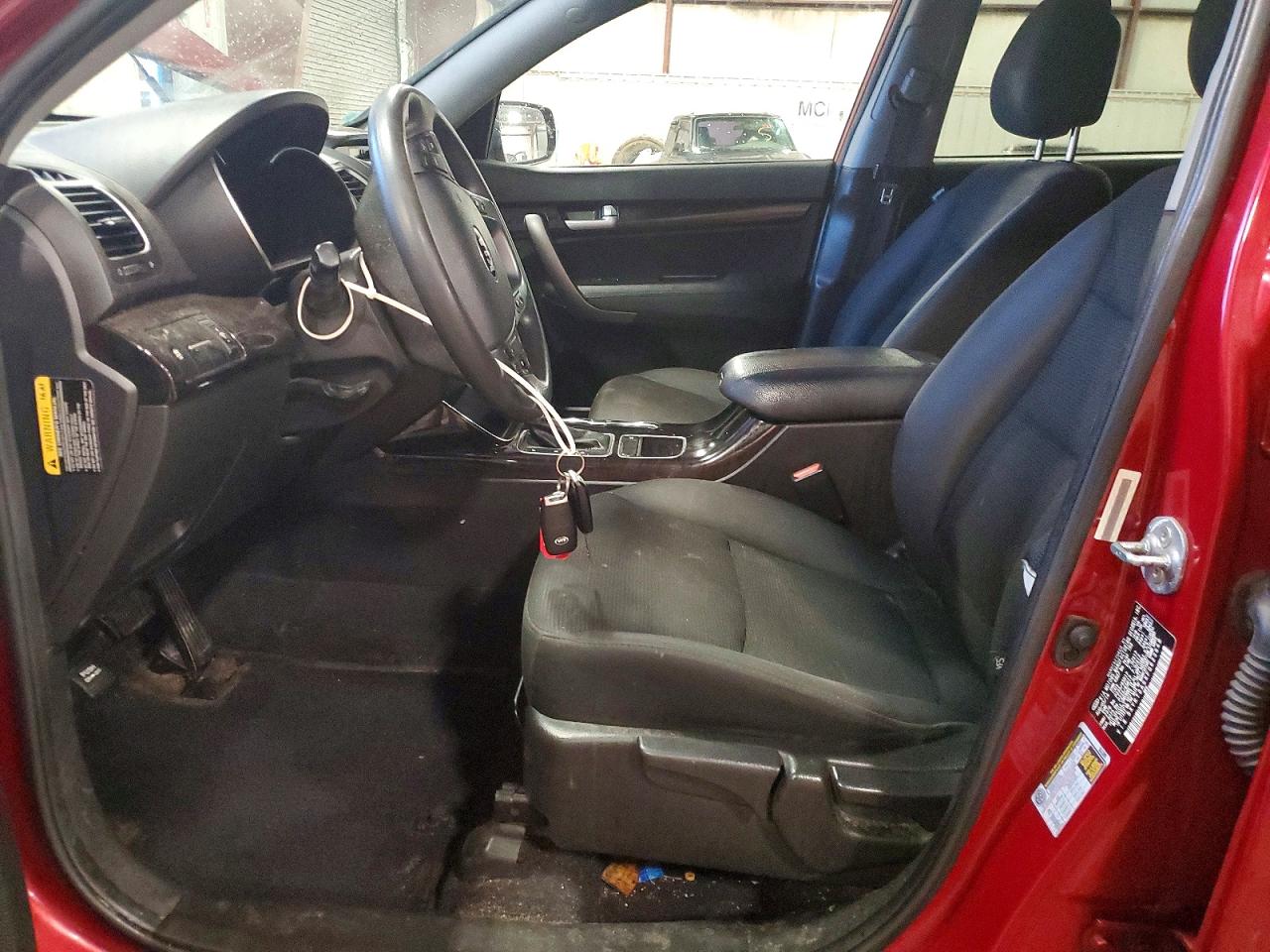 2015 KIA SORENTO LX photo 13