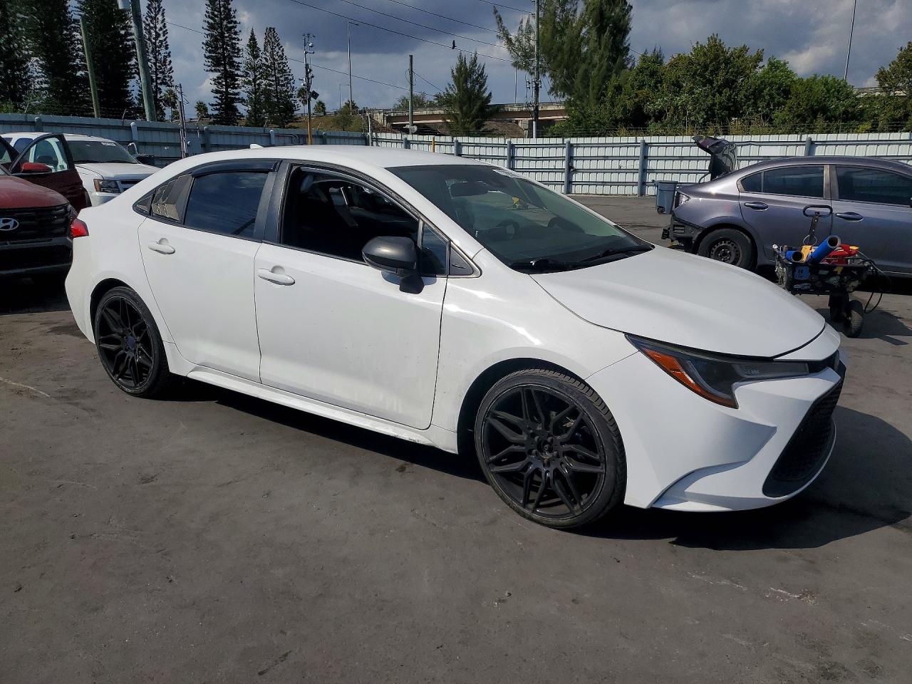 2020 TOYOTA COROLLA LE photo 10