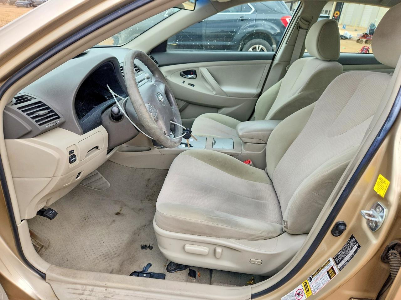 2011 TOYOTA CAMRY LE photo 7