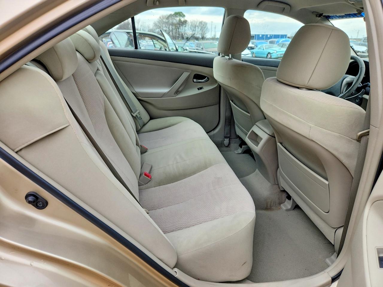 2011 TOYOTA CAMRY LE photo 10