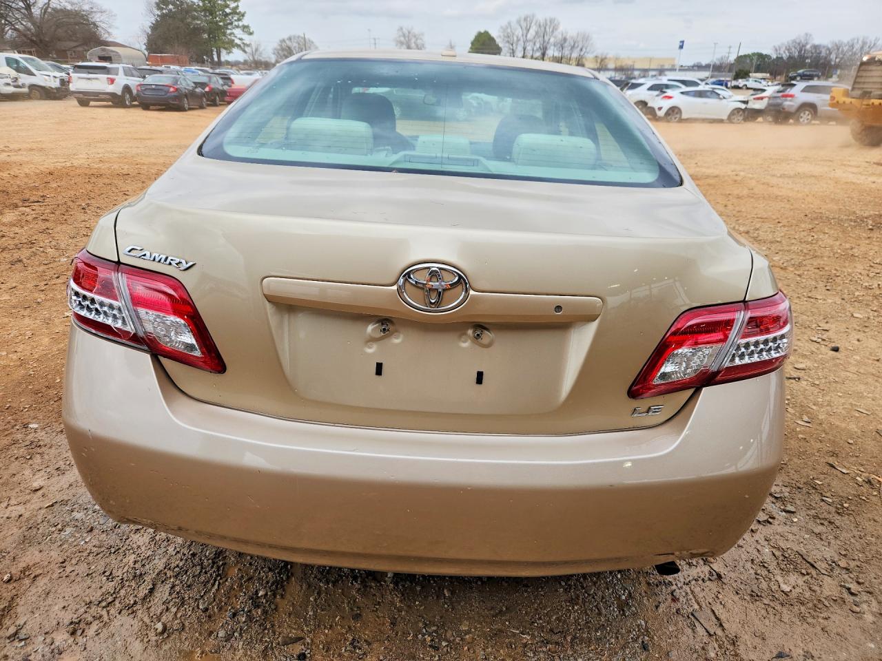 2011 TOYOTA CAMRY LE photo 6