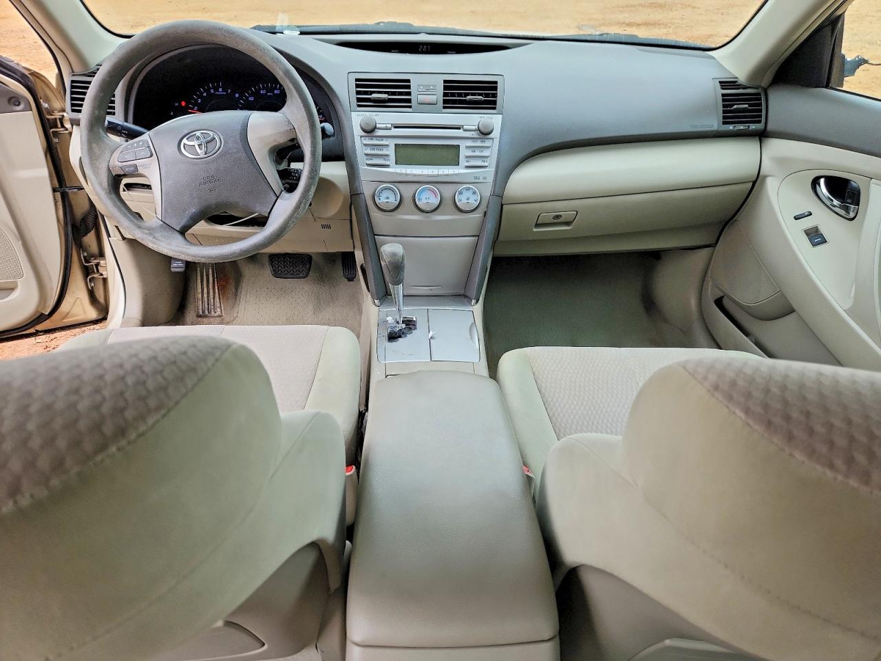 2011 TOYOTA CAMRY LE photo 8