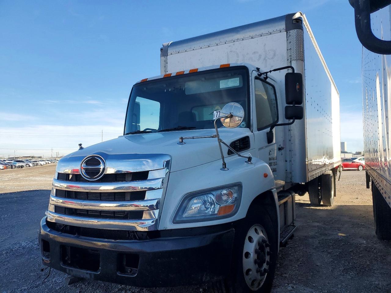 2017 HINO 258/268 BOX TRUCK photo 3