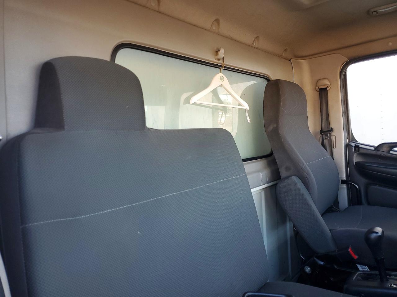 2017 HINO 258/268 BOX TRUCK photo 11