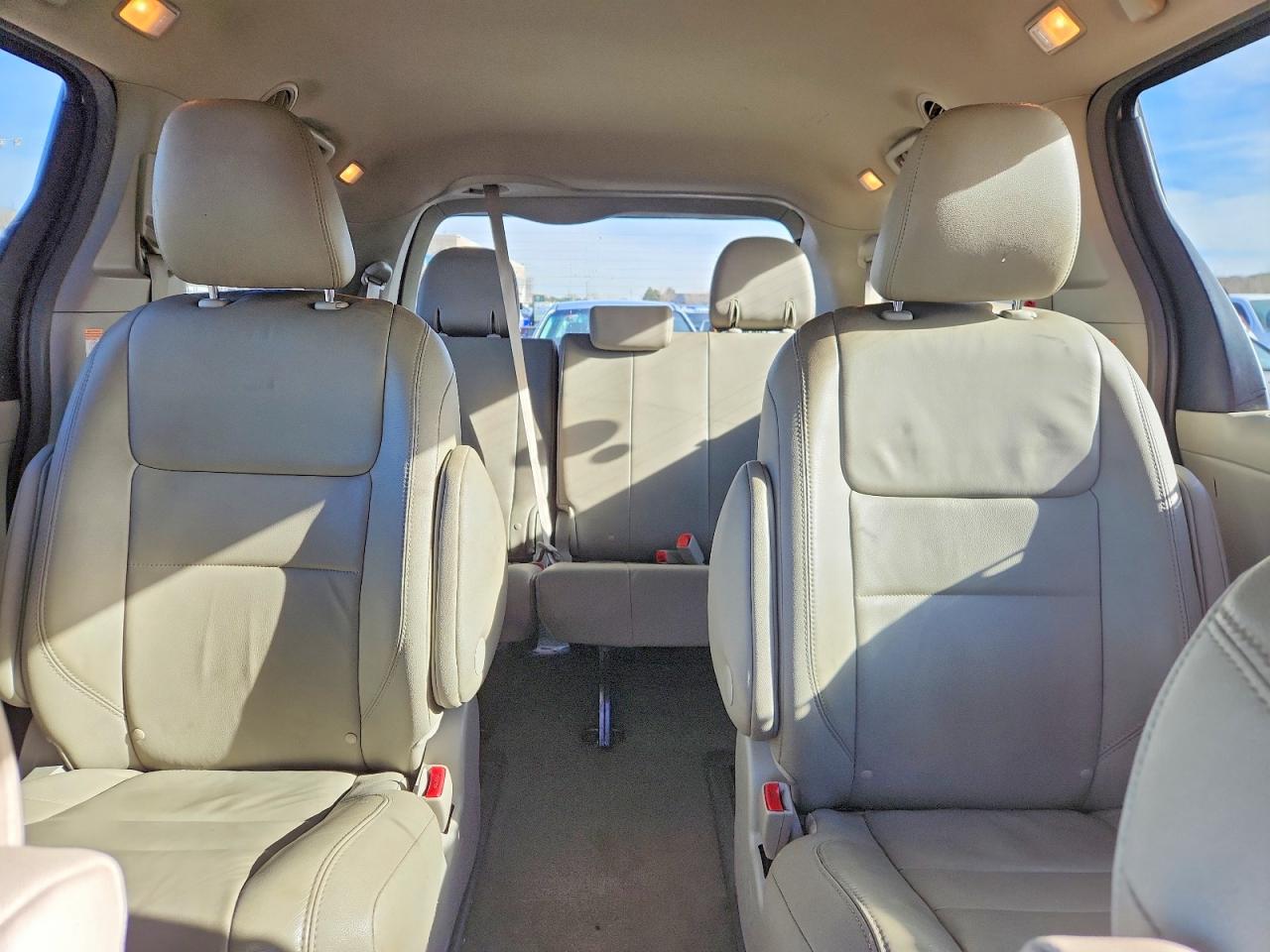 2015 TOYOTA SIENNA XLE 7-PASSENGER photo 19