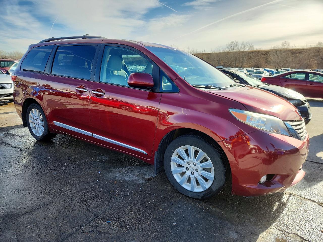2015 TOYOTA SIENNA XLE 7-PASSENGER photo 7