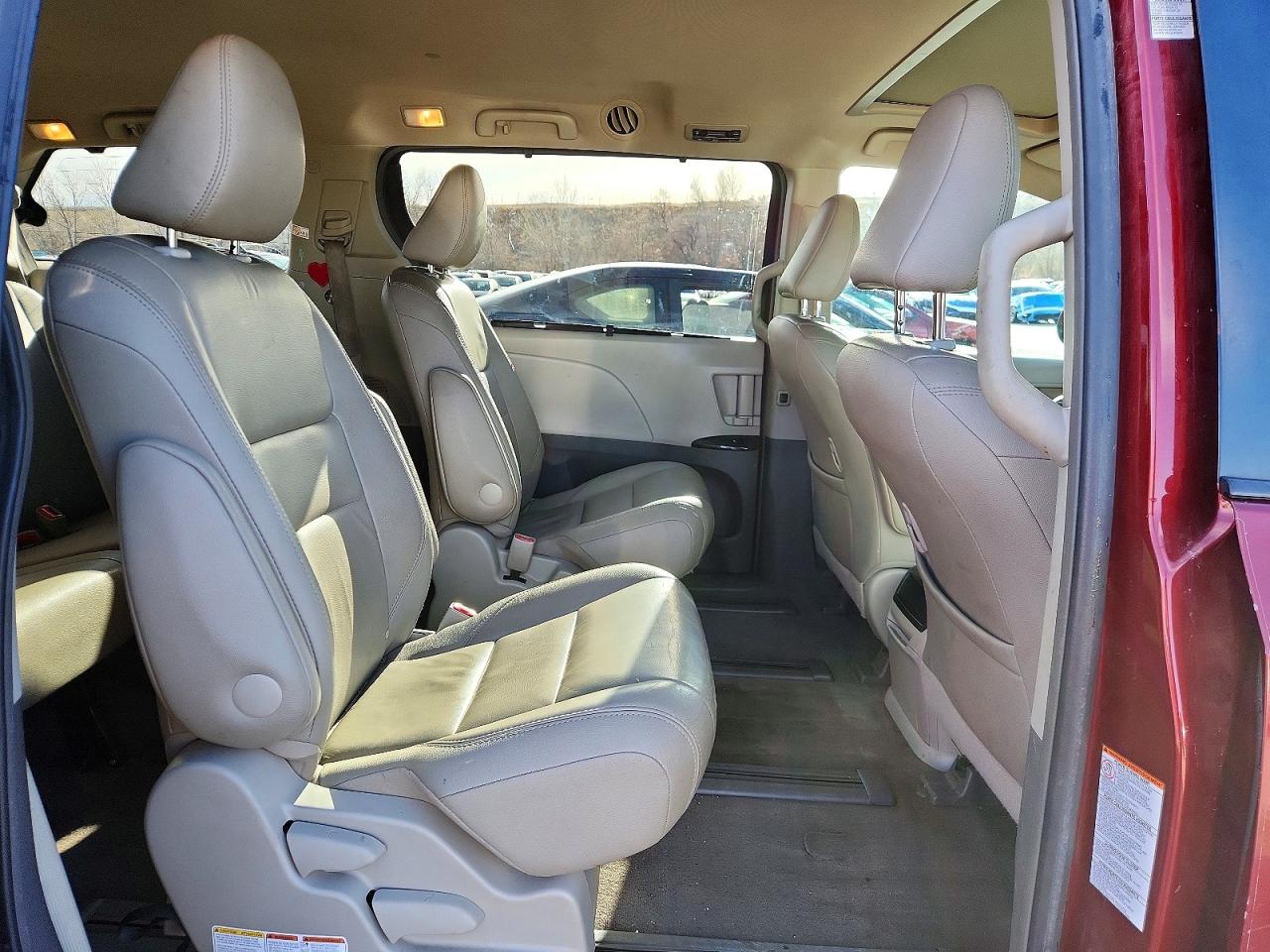 2015 TOYOTA SIENNA XLE 7-PASSENGER photo 21