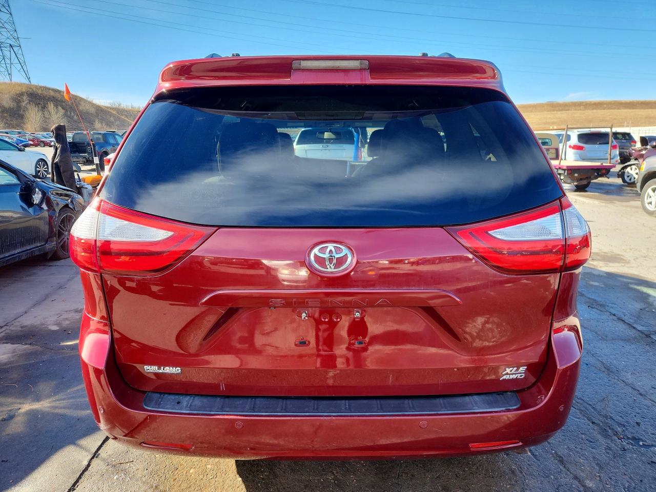 2015 TOYOTA SIENNA XLE 7-PASSENGER photo 11