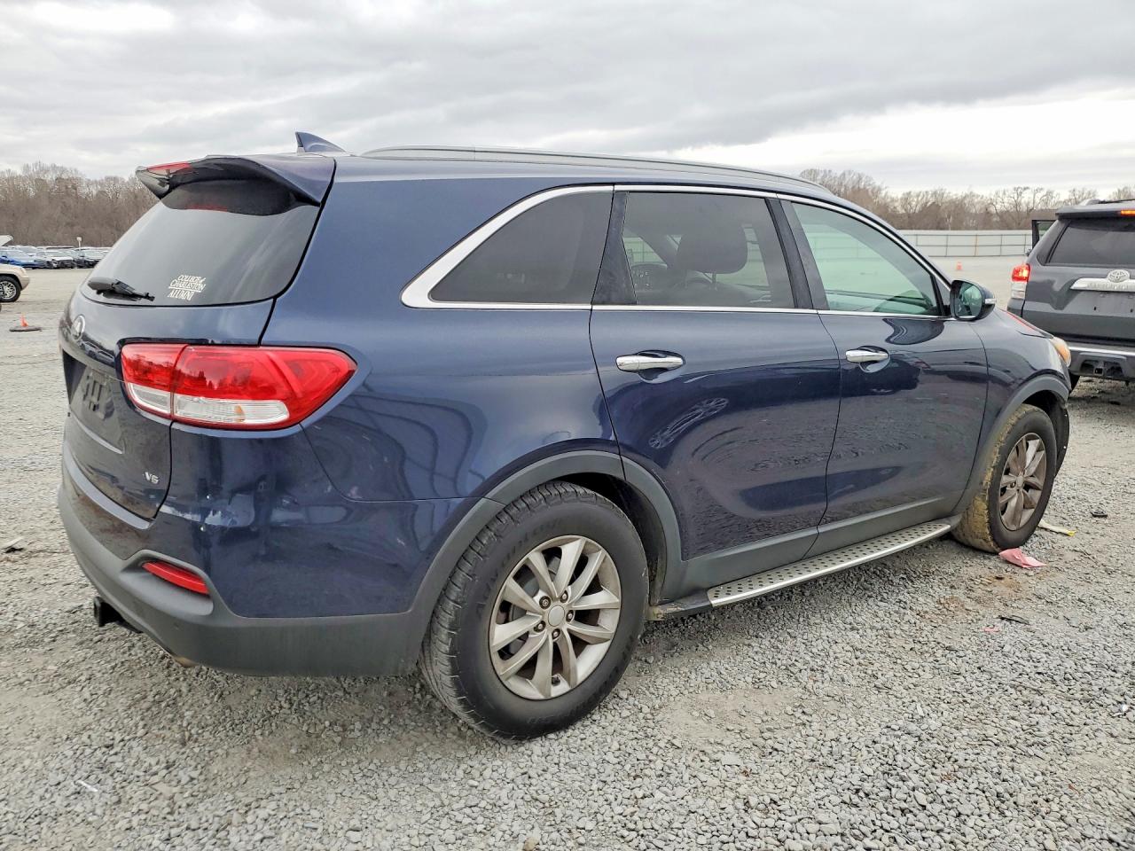 2016 KIA SORENTO LX photo 5