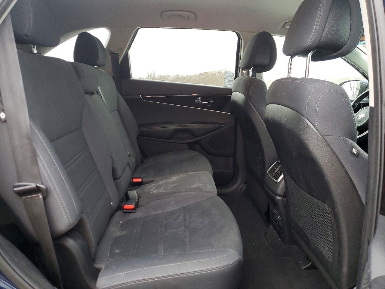 2016 KIA SORENTO LX photo 19