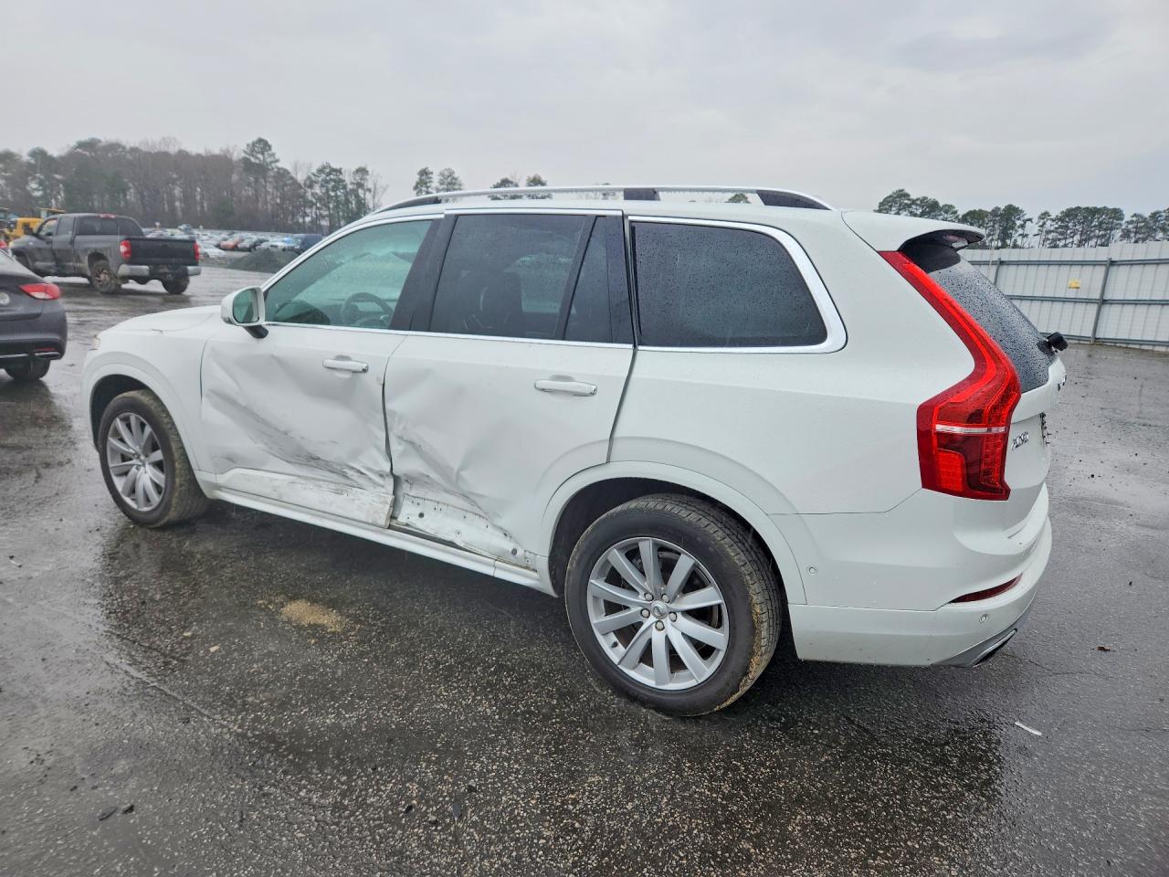 2019 VOLVO XC90 T6 MOMENTUM photo 3