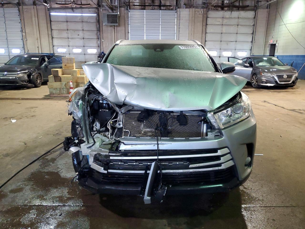 2018 TOYOTA HIGHLANDER XLE photo 13