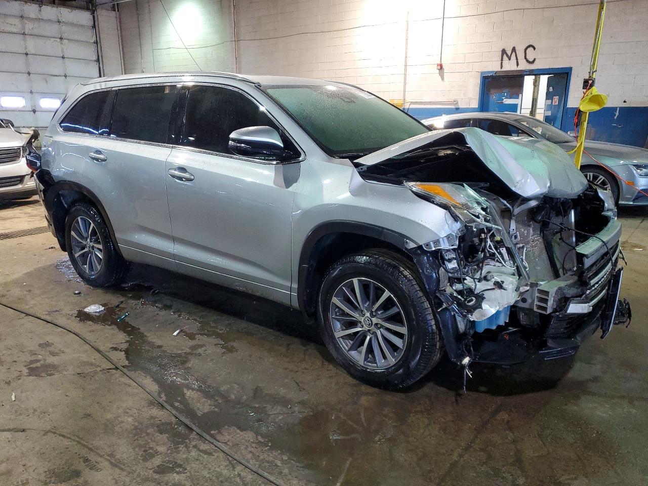2018 TOYOTA HIGHLANDER XLE photo 10