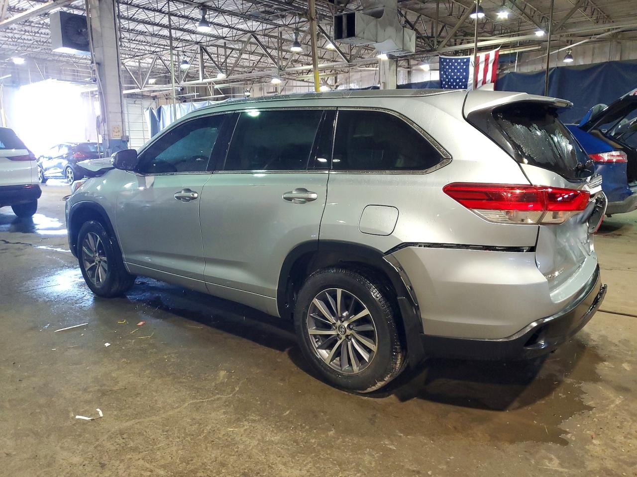 2018 TOYOTA HIGHLANDER XLE photo 4