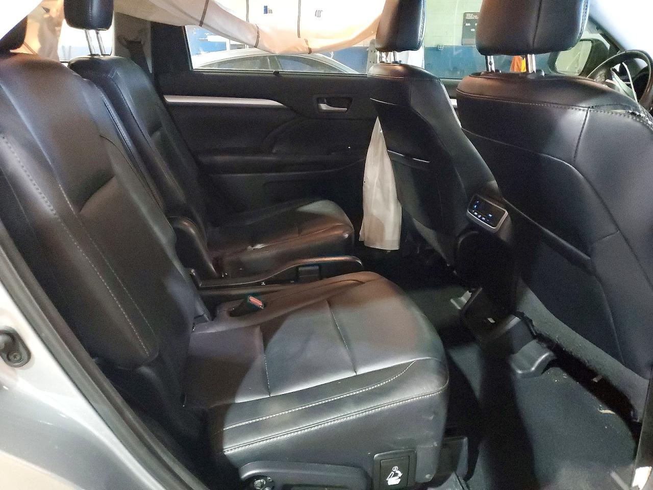 2018 TOYOTA HIGHLANDER XLE photo 31