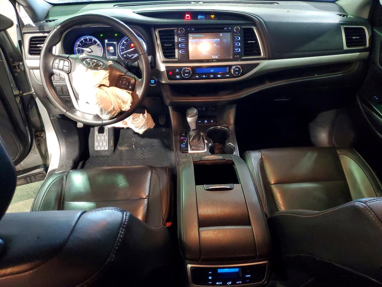 2018 TOYOTA HIGHLANDER XLE photo 22